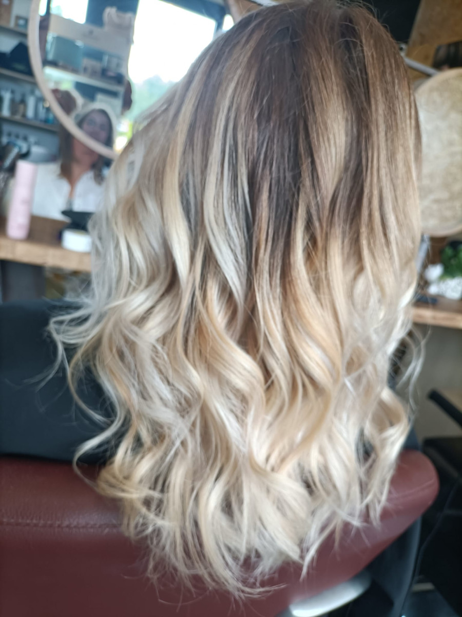 Colorations, lissages et chignons